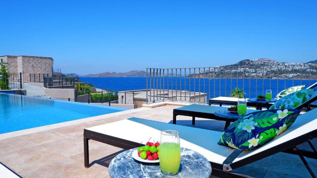 Koyunbaba Villa | 5 Bedroom Luxury Villa with Private Pool and Private Beach in Bodrum-Gumusluk 2