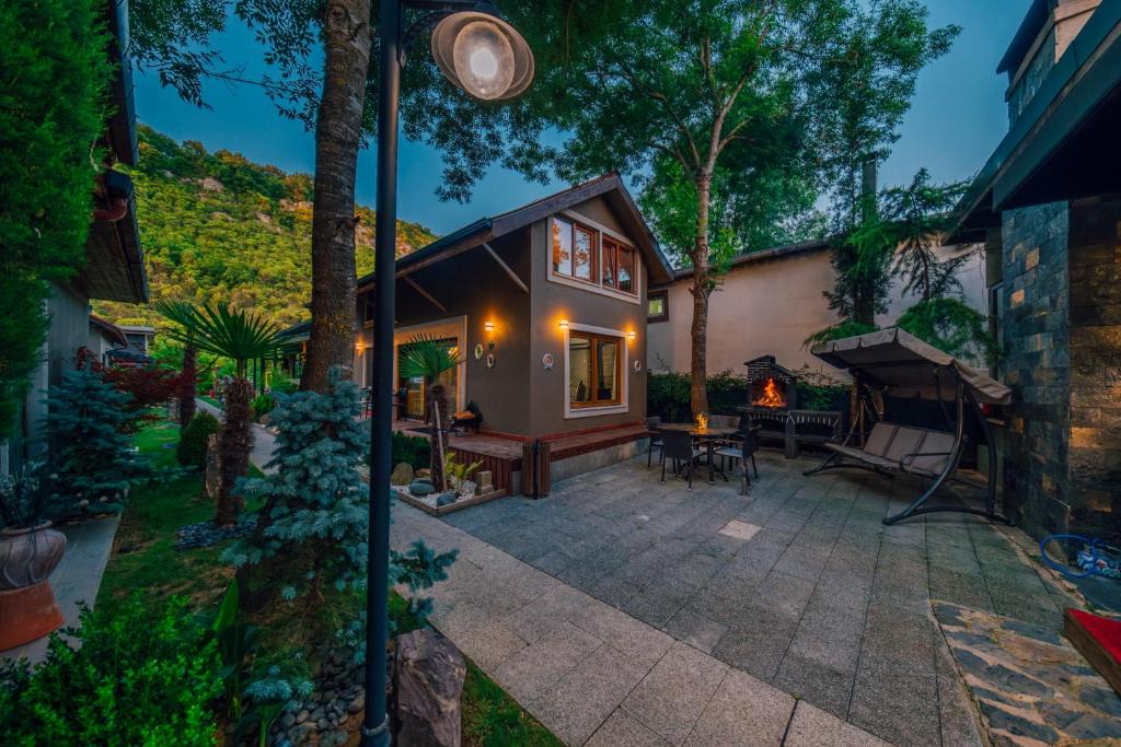 Sile Villa | antik river house