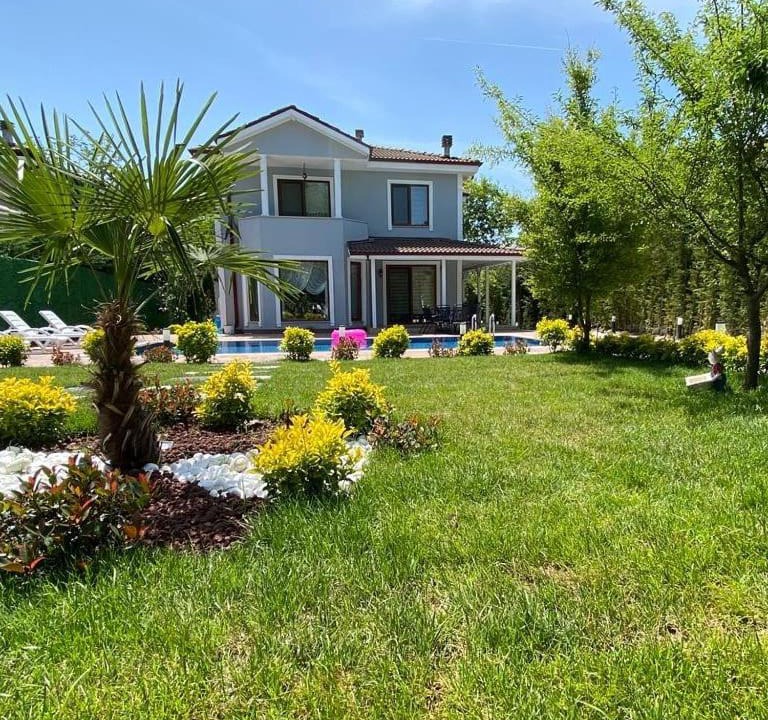 Yanik Villa | Astonishing Villa with Private Pool and Jacuzzi Surrounded by Nature in Sapanca