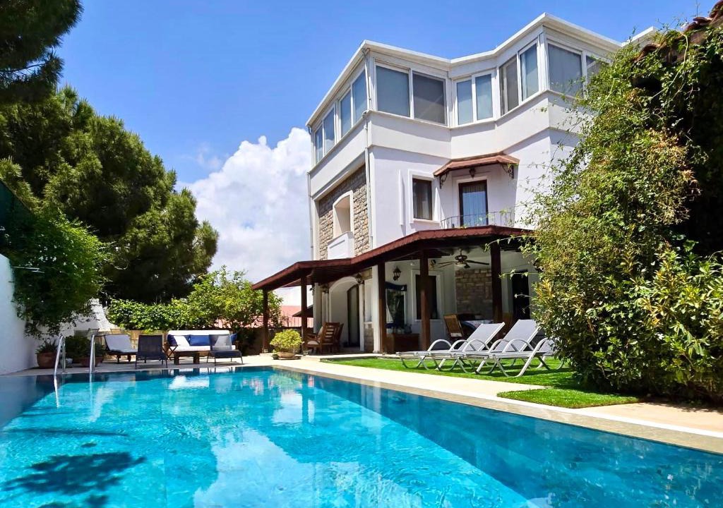 Bodrum City Center Villa | Bodrum Merkezde Müstakil Havuzlu Villa