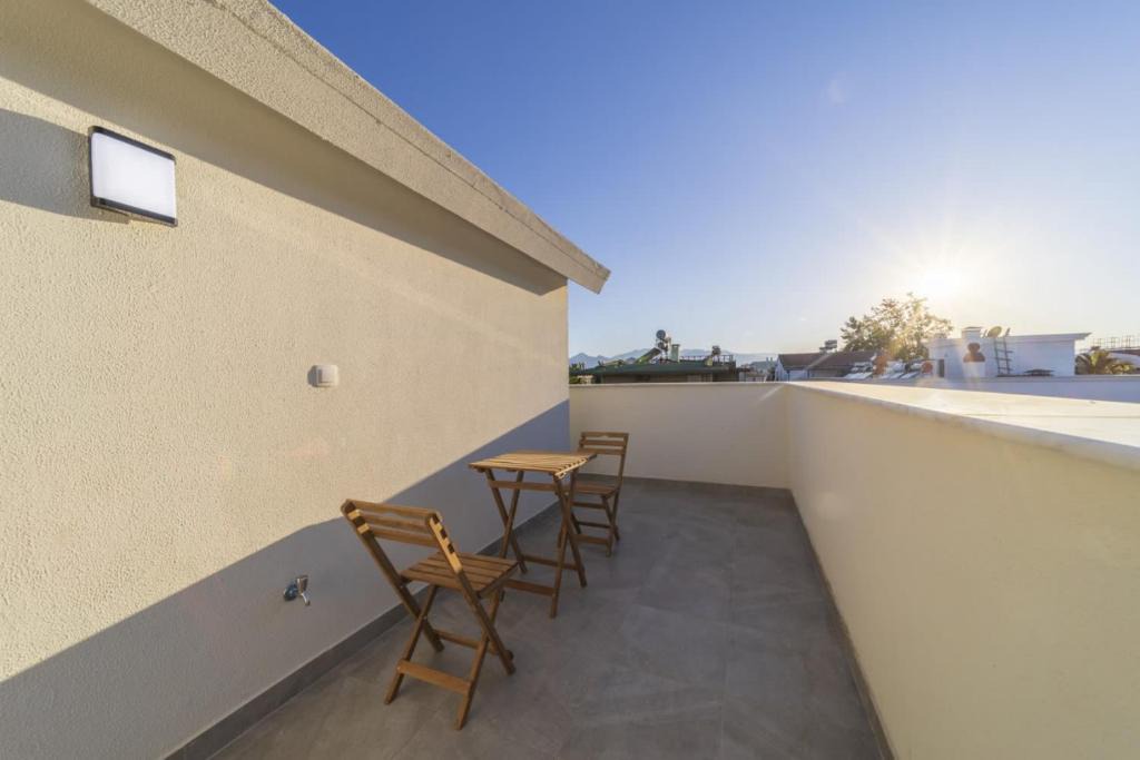 Eski Lara Apartment | Central Flat with Balcony and Terrace in Muratpasa