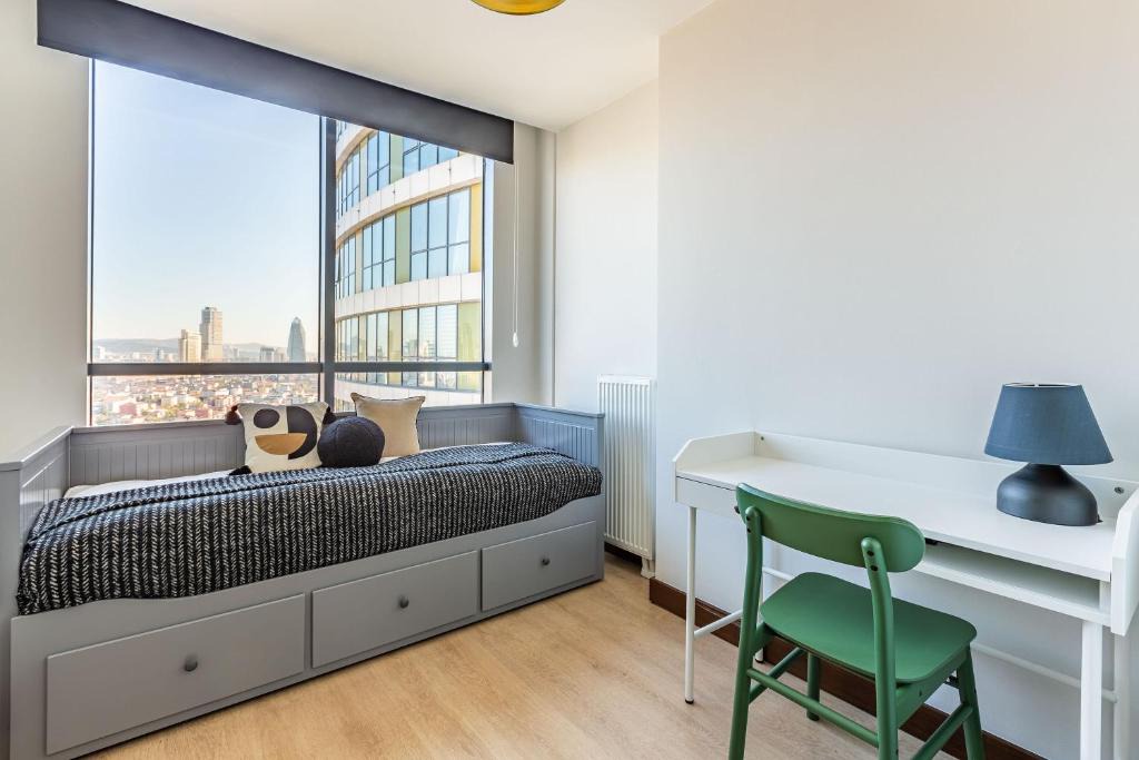 Atasehir Apartment | Charming Modern Flat with Captivating City View in Atasehir