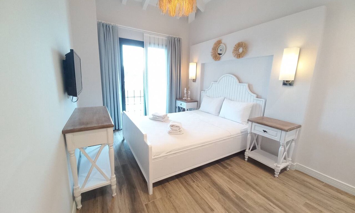 Tokoglu Hotel | Chloe Alacati