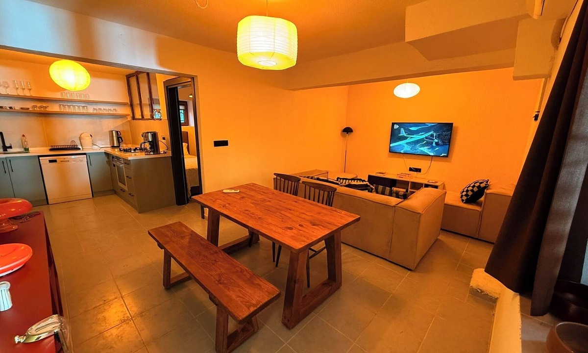 Fethiye City Center Apartment | Cozy 2-bedroom apartment in charming in Fethiye Center with AC - Ground Floor