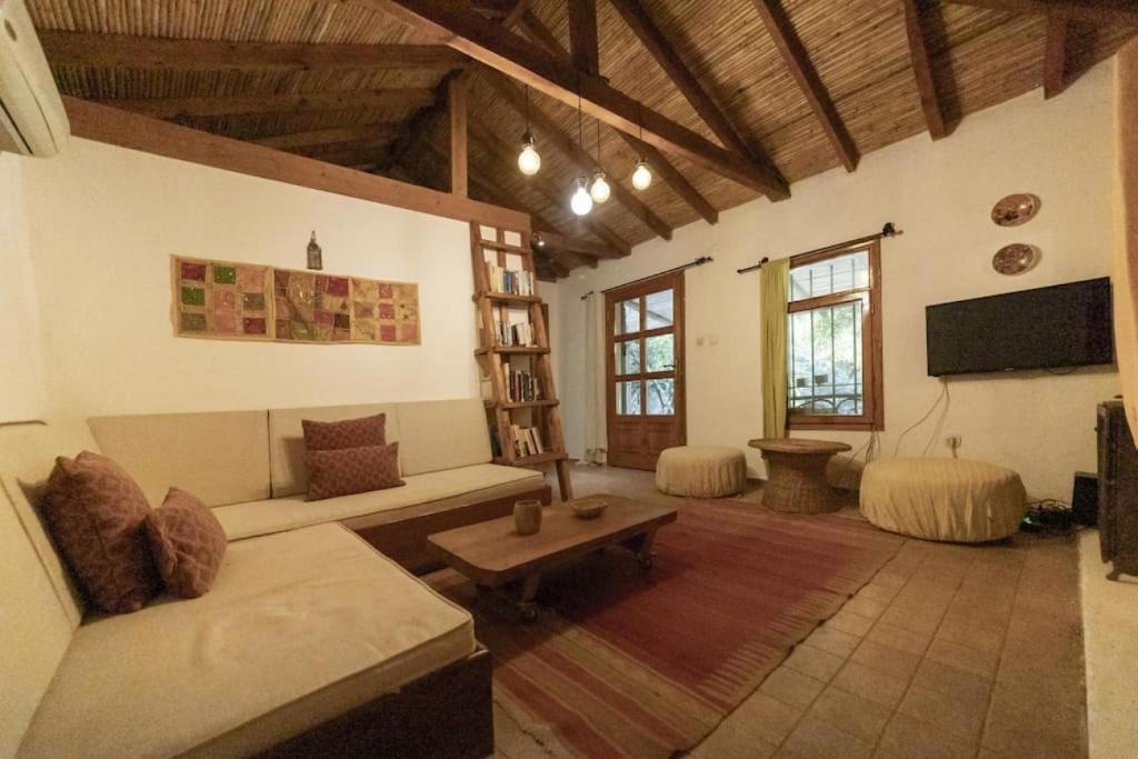 Bitez Villa | Cozy and Secluded House with Garden in Bodrum