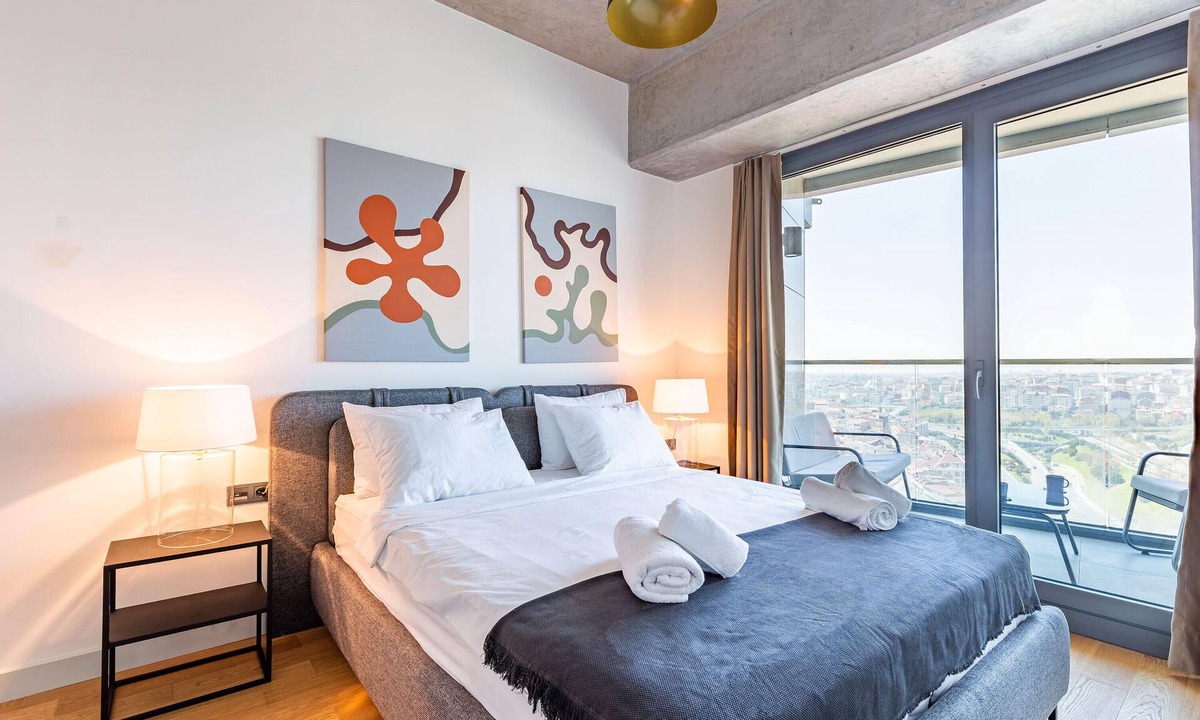 Bomonti Apartment | Cozy Flat with City View and Balcony in Sisli