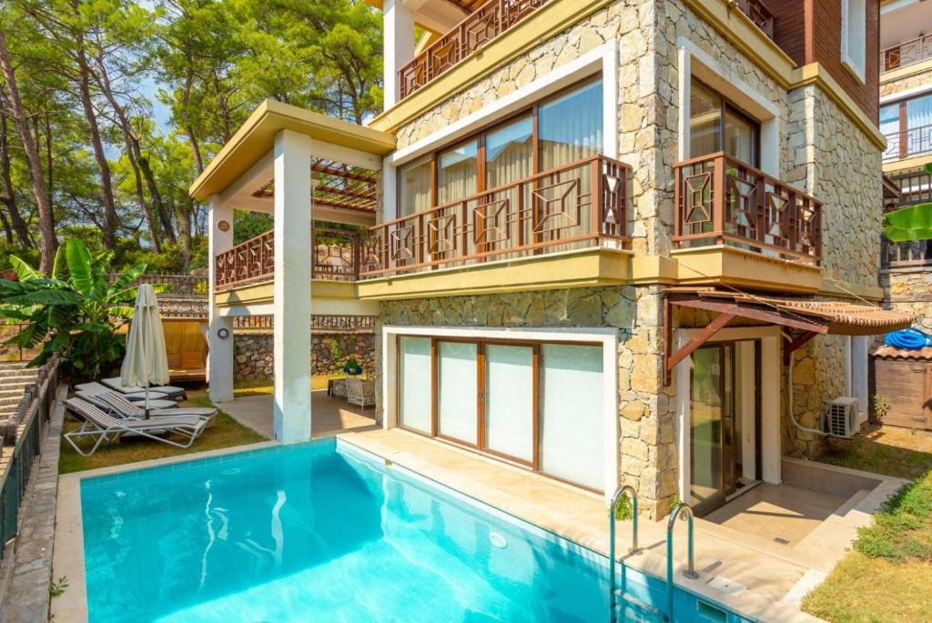 Gocek Villa | Deniz ve Orman Manzaralı 4+2 Villa Almina