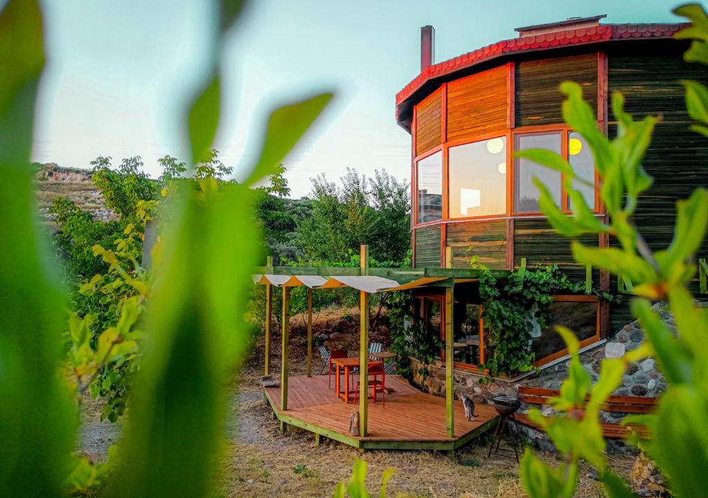 Karaburun Villa | Enchanting Unique House with Garden in Karaburun