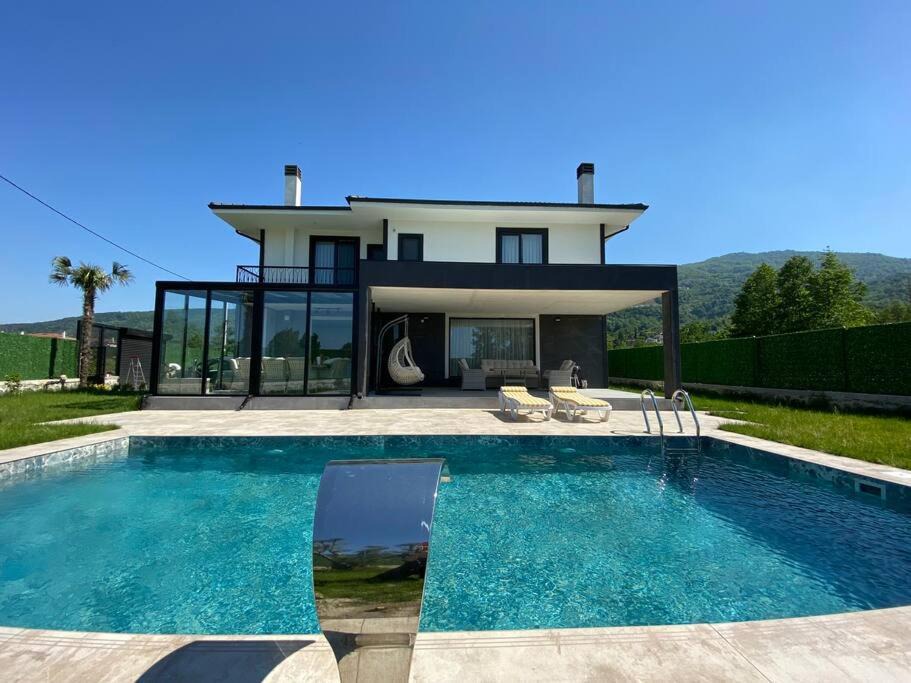 Yanik Villa | Evabella Villa