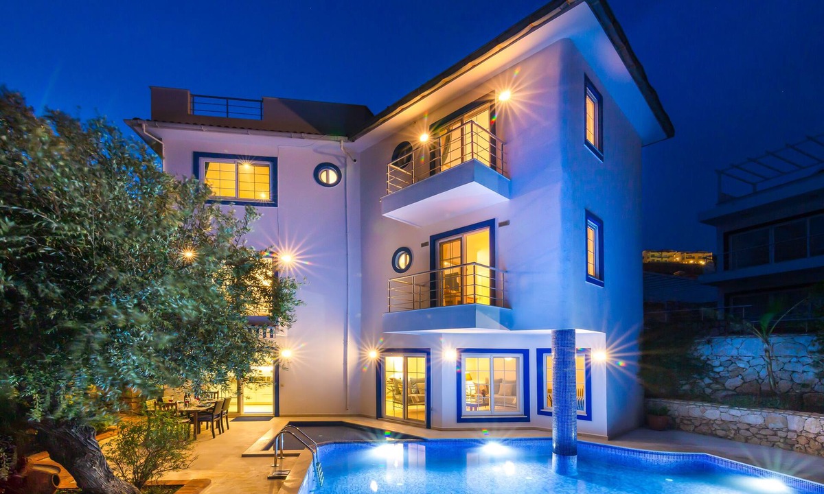 Kalkan Villa | Generously sized family villa set in mature garden