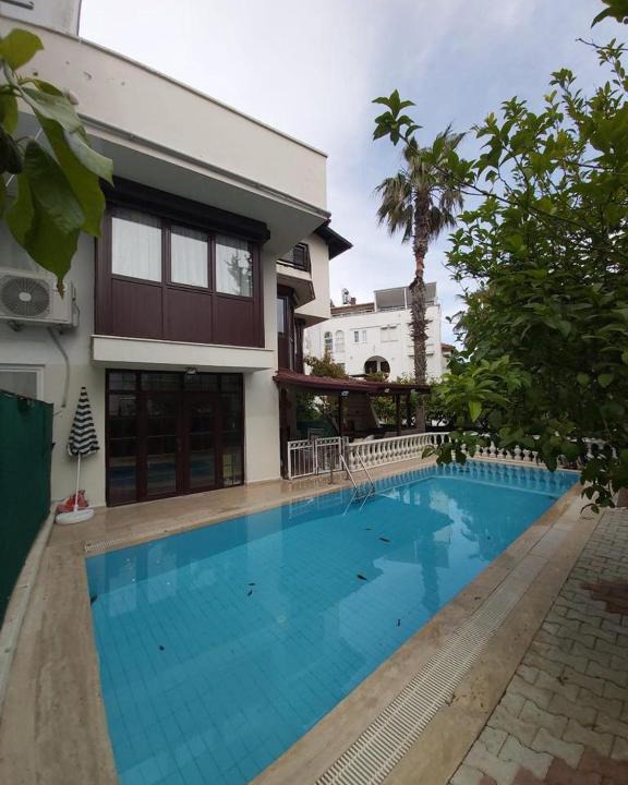 Lara Villa | Havuz olanagı sunan rahat müstakil villa