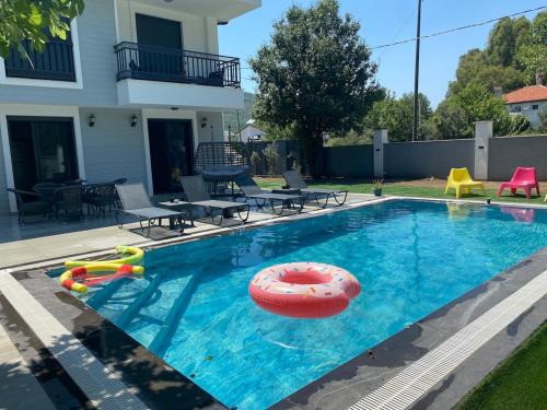 Tasbuku Villa | Lotus Villa in Çamlı Village, Jacuzzi and pool
