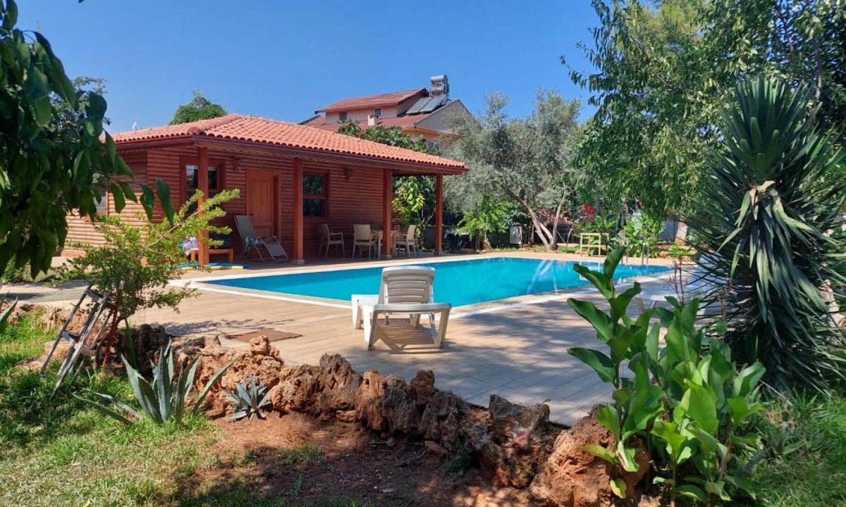 Duaci House | Lovely Summer House with Shared Pool in Kepez