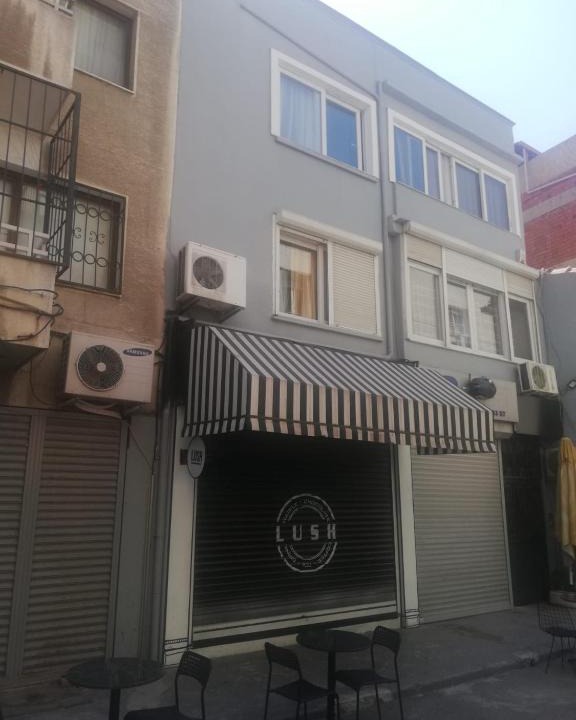 Old Town Apartment | Low Cost, Inferior, Usefull Flat in City Centre Alsancak
