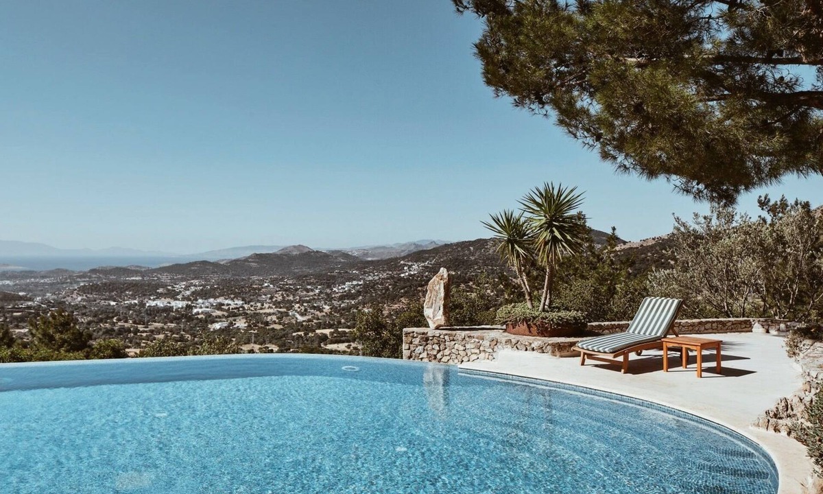 Dagbelen House | lrwwide.com villa Ray Spacious,Luxurious,Contemporary,Swimming pool ,Gym,Jacuzzi