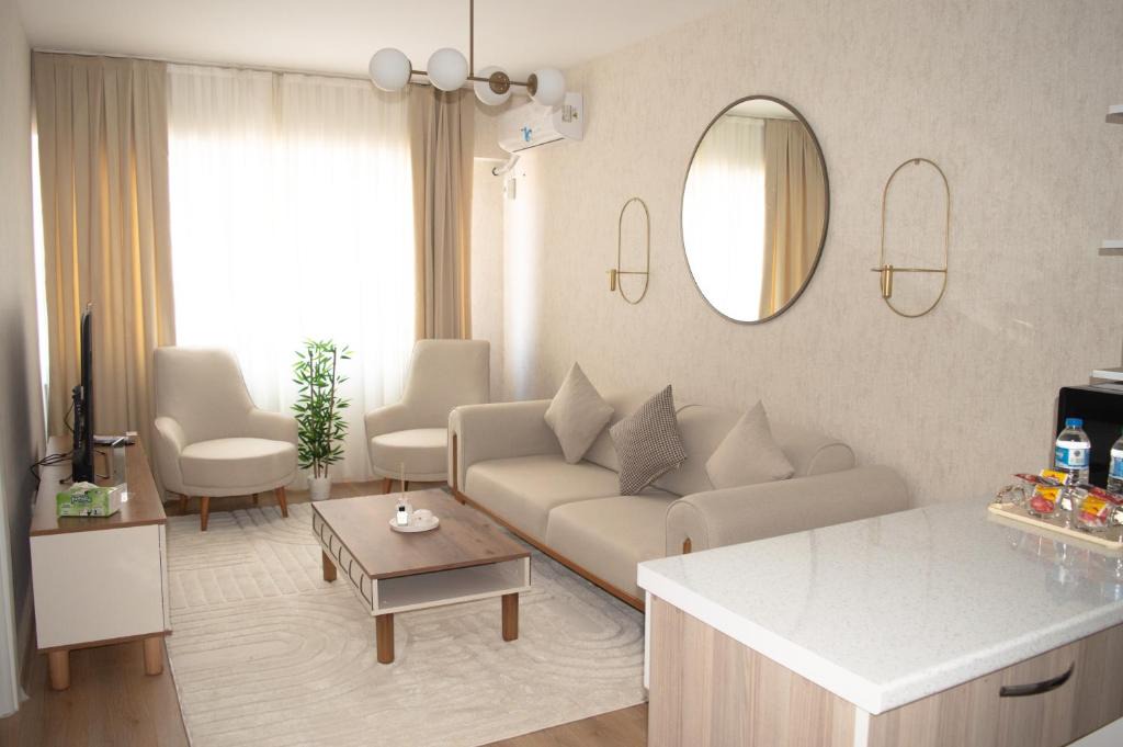 Esenyurt Apartment | Luxe Suite AY38