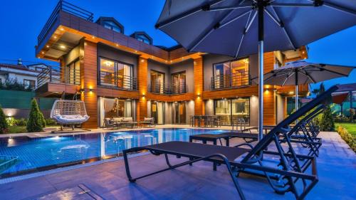 Oludeniz Villa | Luxury Villa Close to Shops and Restaurants -Large Garden Pool Table and Table Tennis