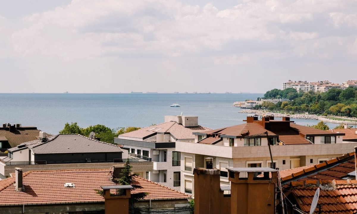 Fenerbahce Apartment | Marina Close Duplex with Patio, 5 min to Sea View