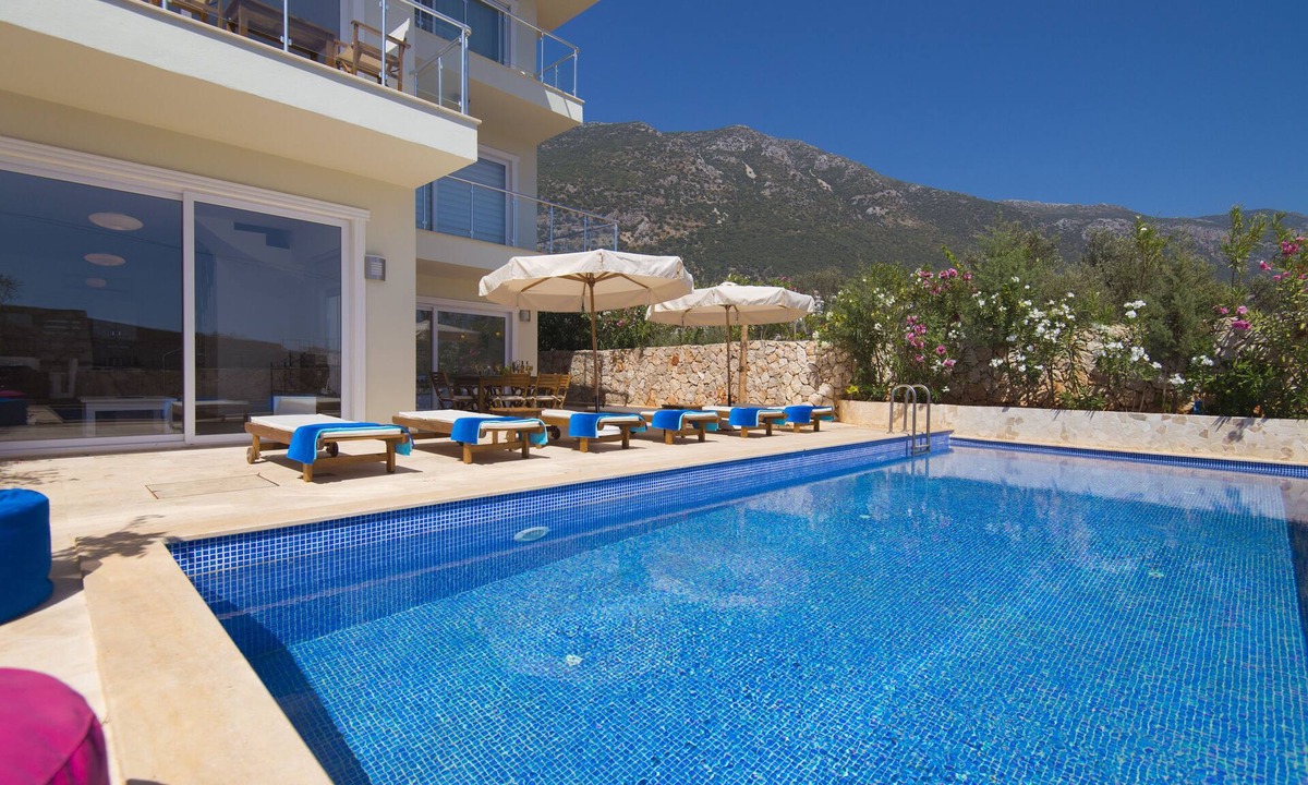 Kalkan Apartment | Modern Luxury 3 Bed Apartment with Private Pool, Garden & 10-Min Walk to Kalkan.