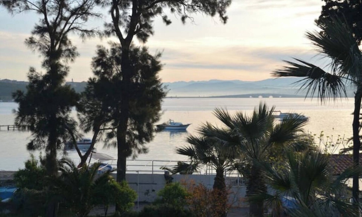 Mithatpasa Apartment | Oya Apartments Cunda nGarden Apartment by the Sea D.4nn