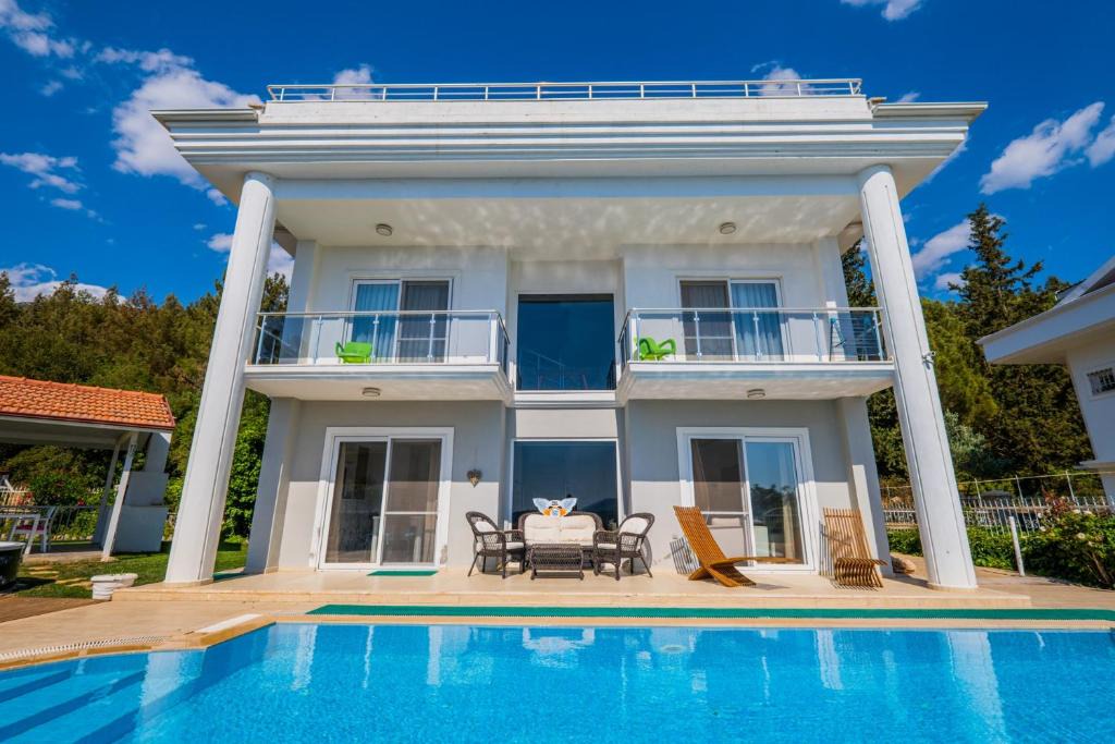 Oludeniz Villa | Private Pool Villa for 8 People in Fethiye, Ölüdeniz - AWZ 203