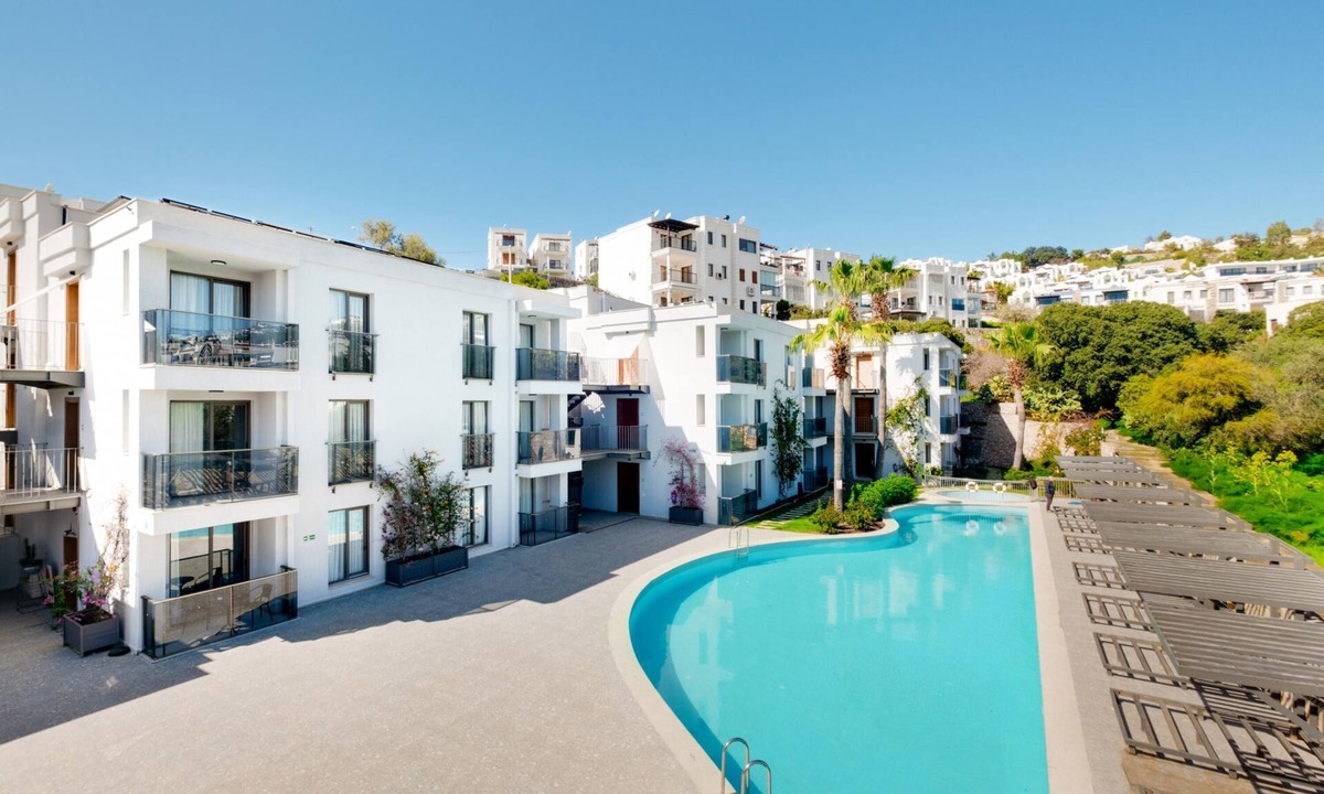 Bodrum City Center Apartment | Residence with Balcony Shared Pool Near Beach