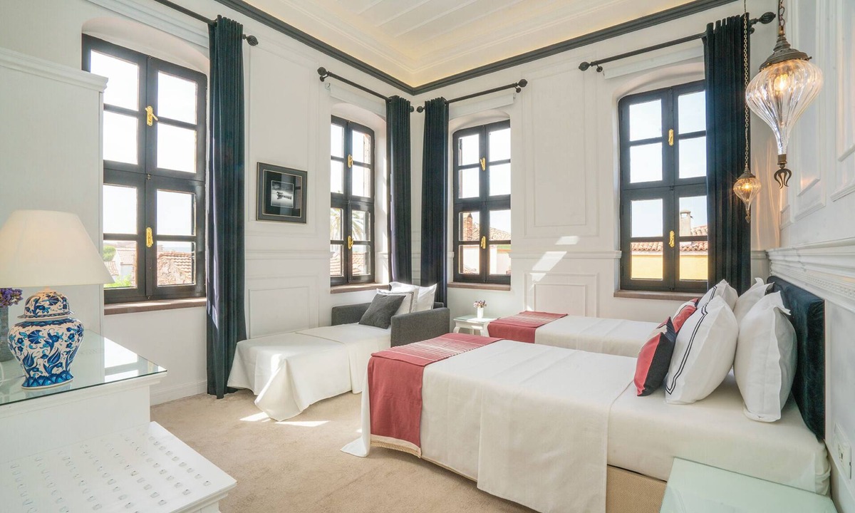Ayvalik Hotel | Siyah Lale Cunda 1841
