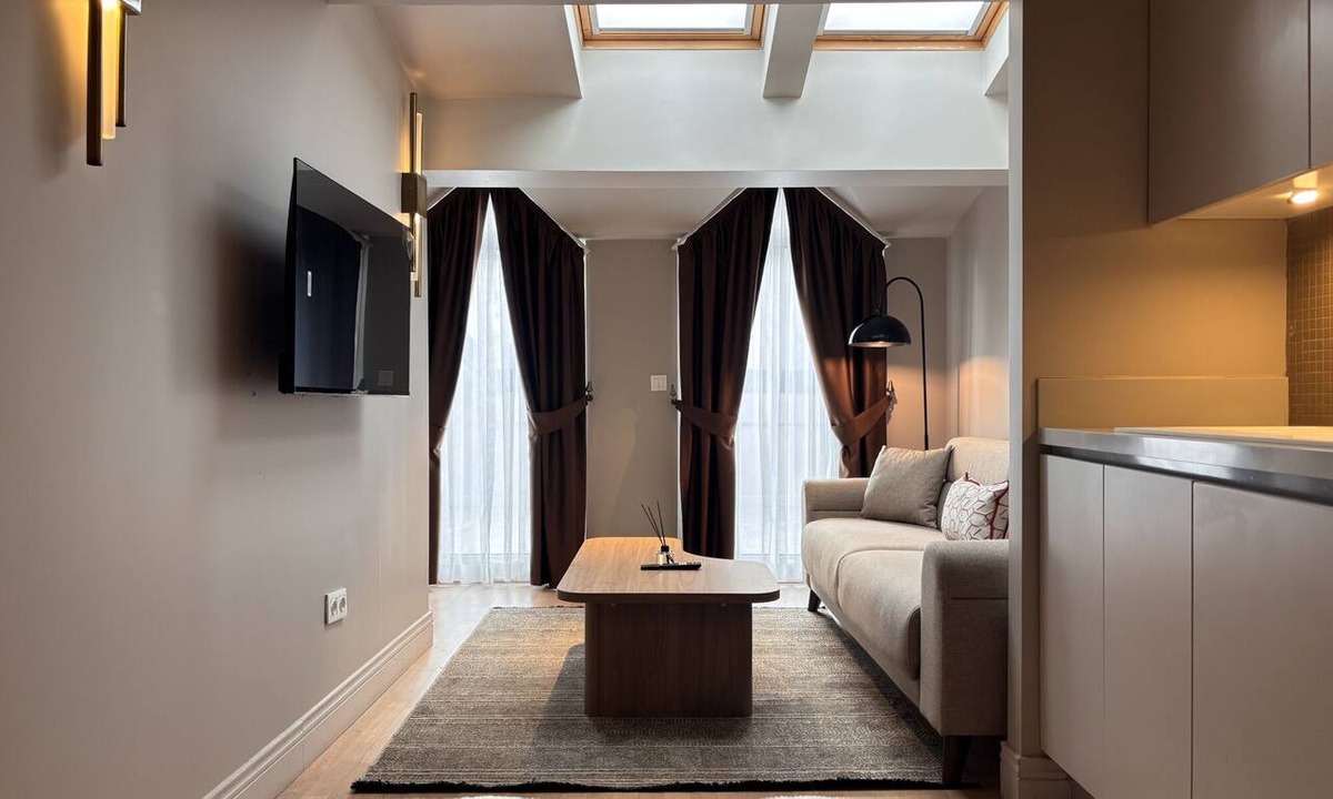Karakoy Apartment | Skylit penthouse & terrace near Galataport