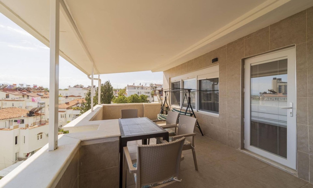 Guzeloba Mahallesi Apartment | Spacious Apartment near Lara Beach in Muratpasa