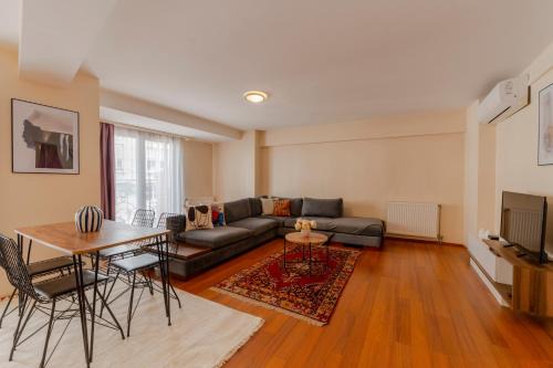 Tophane Apartment | Spacious One Bedroom Apartment