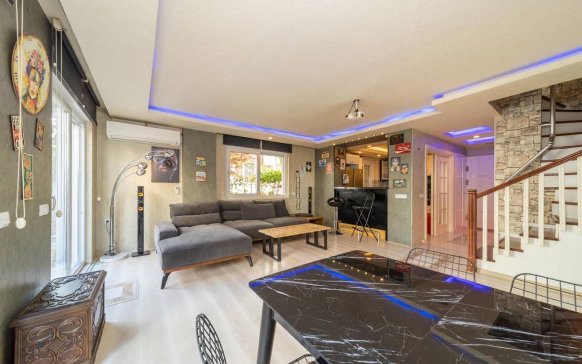 Muratpasa Apartment | Stylish Duplex with Garden and Gazebo in Muratpasa
