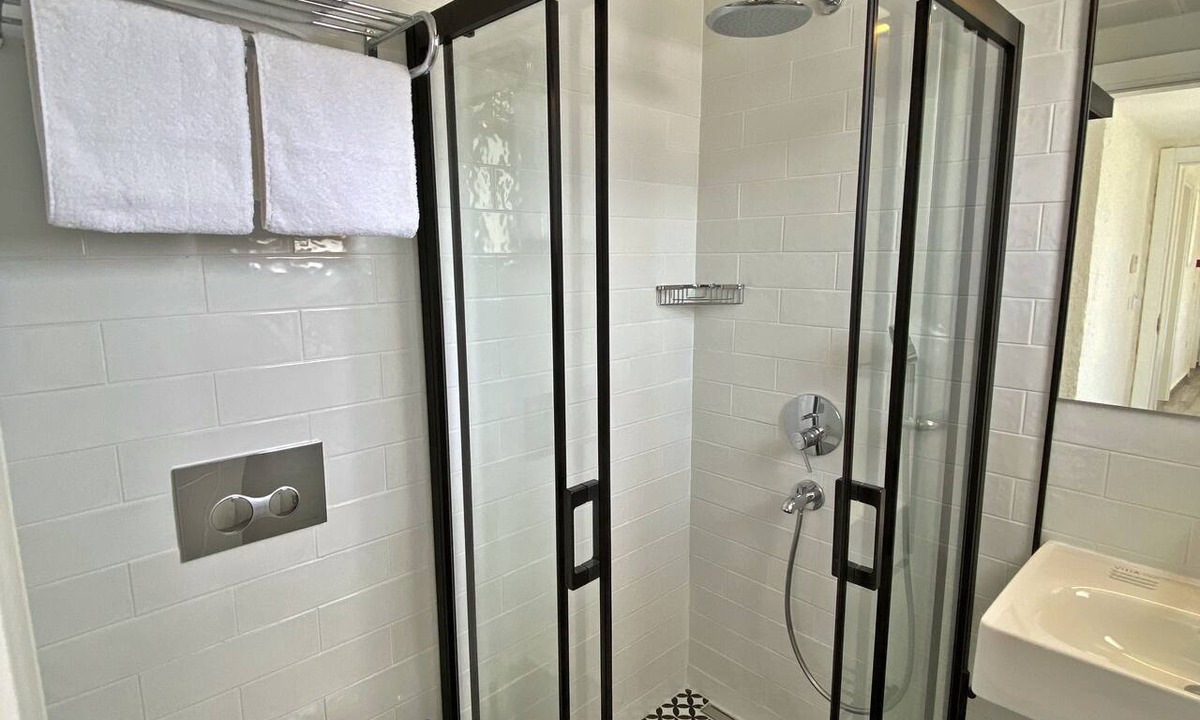 Cesme Hotel | Vahide Dalyan