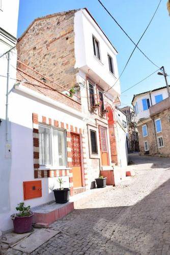 Ayvalik City Center Villa | Villa ∙ 6 guests