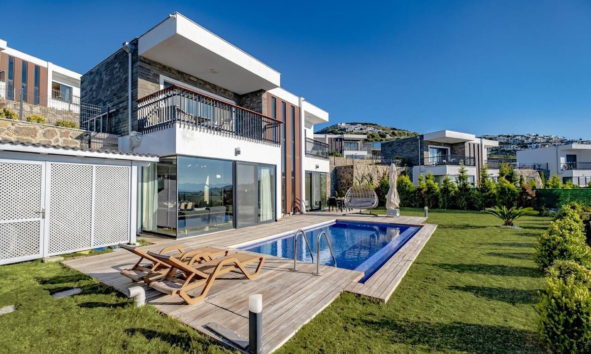 Geris Villa | Villa Naya - Three Bedroom Villa, Sleeps 6