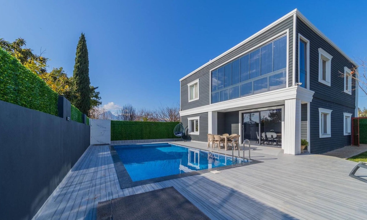 Kepez Apartment | Villa with Pool and Backyard in Kepez