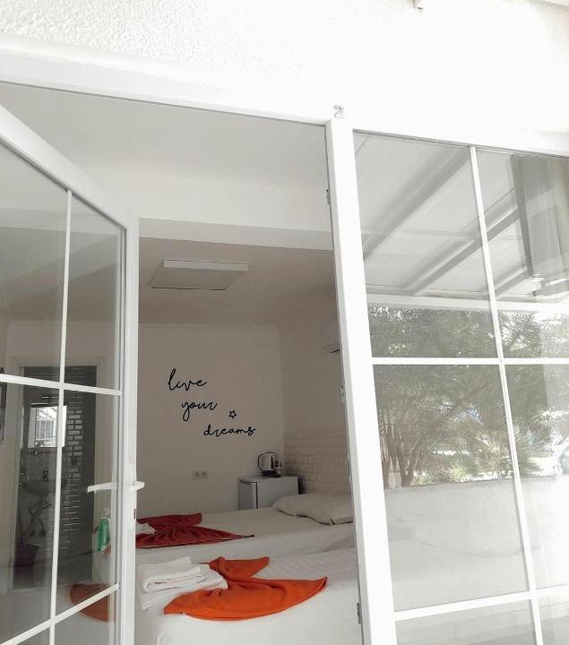 Sarimsakli Bed & Breakfast | White Suite Rooms