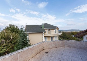 Charming Villa with Pool and Garden in Gebze