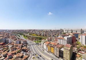 Cozy Flat with City View and Balcony in Sisli