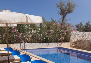 Modern Luxury 3 Bed Apartment with Private Pool, Garden & 10-Min Walk to Kalkan.