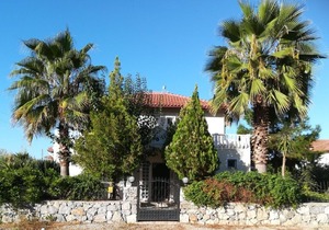 Spacious & Private 5 Bedroomed Villa With Pool + Hot tub