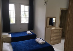 Spacious & Private 5 Bedroomed Villa With Pool + Hot tub