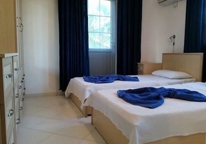 Spacious & Private 5 Bedroomed Villa With Pool + Hot tub