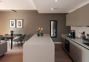 This apartment is a 2 bedroom(s), 2 bathrooms, located in Beyoğlu, İstanbul.