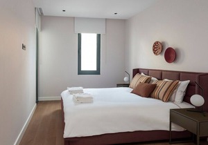 This apartment is a 2 bedroom(s), 2 bathrooms, located in Beyoğlu, İstanbul.