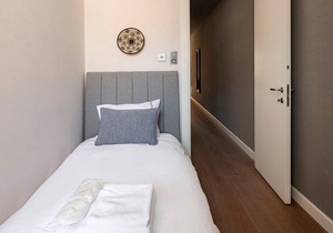 This apartment is a 2 bedroom(s), 2 bathrooms, located in Beyoğlu, İstanbul.