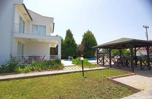 Ciftlik Villa | 242 m² Villa ∙ 4 bedrooms ∙ 9 guests