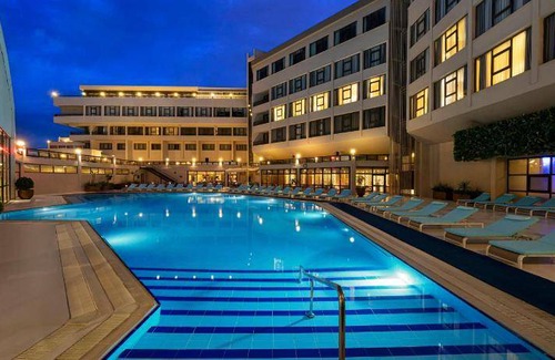 Narlidere Resort | 550 m² Resort ∙ 4 bedrooms ∙ 127 guests