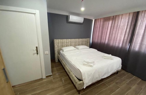 Muratpasa Apartment | Pomruj Suites Lara with Jacuzzi