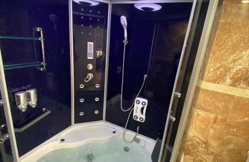 Muratpasa Apartment | Pomruj Suites Lara with Jacuzzi