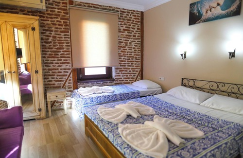 Ayvalik City Center Hotel | Rengarenk Pansiyon